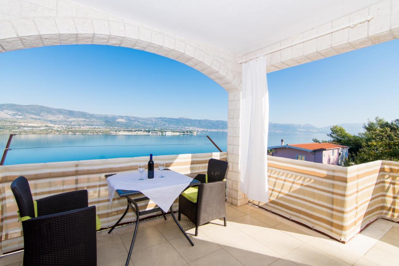 Holidays Apartments Slanada With Terrace And Sea View, Near The Beach & Town Trogir, Free Parking, Quiet Place On Peninsula Ciovo Екстер'єр фото